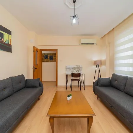 Daire Cozy Flat With Balcony 10 Min To Konyaalti Beach